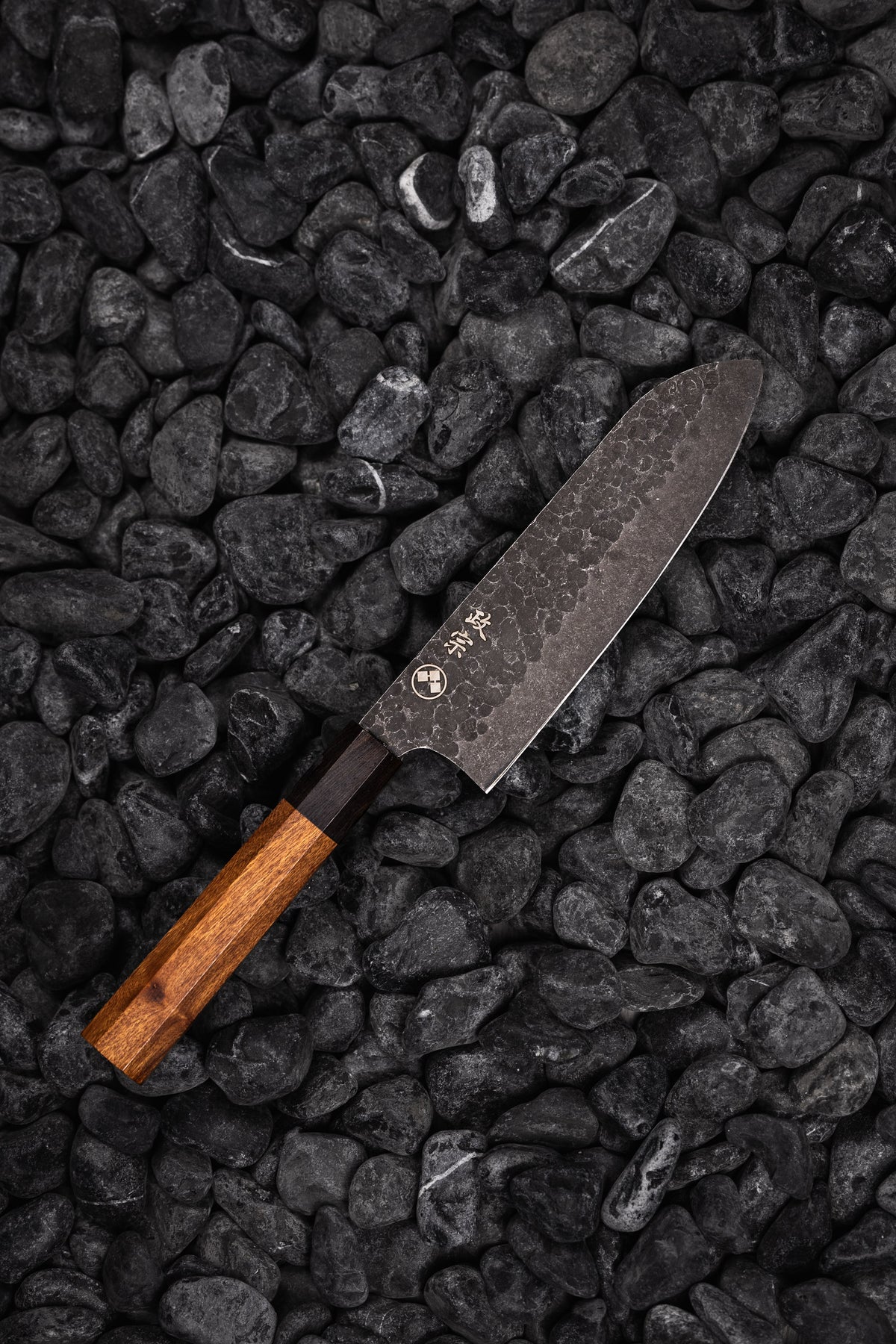 Senshi Tsuchime Carbon Santoku — cuchillo japonés Masamune