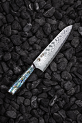 Ryu Abalone Damascus Gyuto sobre piedra negra — Masamune