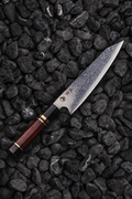 Samurai Buffalo Damascus Kiritsuke sobre piedra negra — Masamune