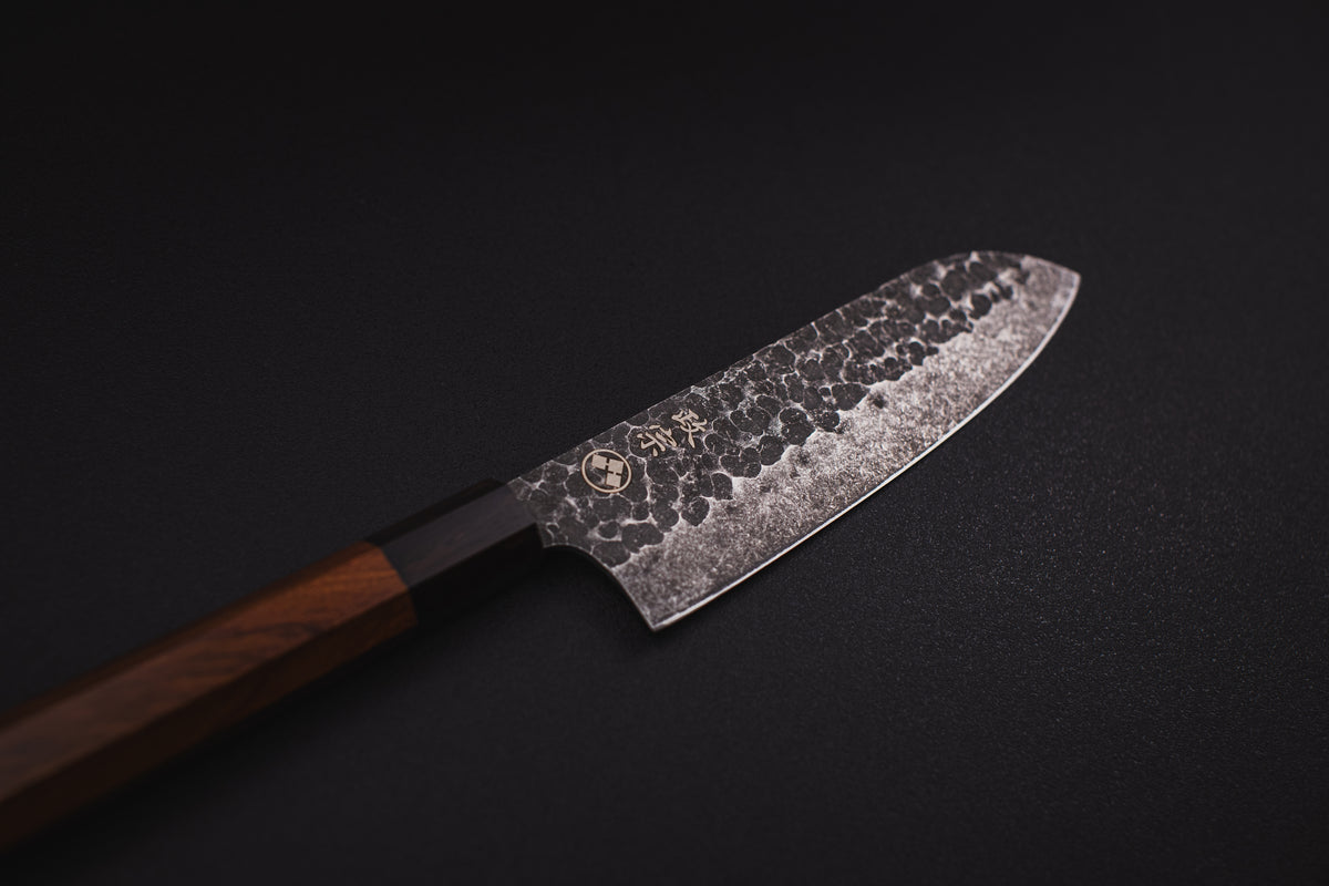 Tetsu Hammered Carbon Santoku, cuchillo japonés Masamune