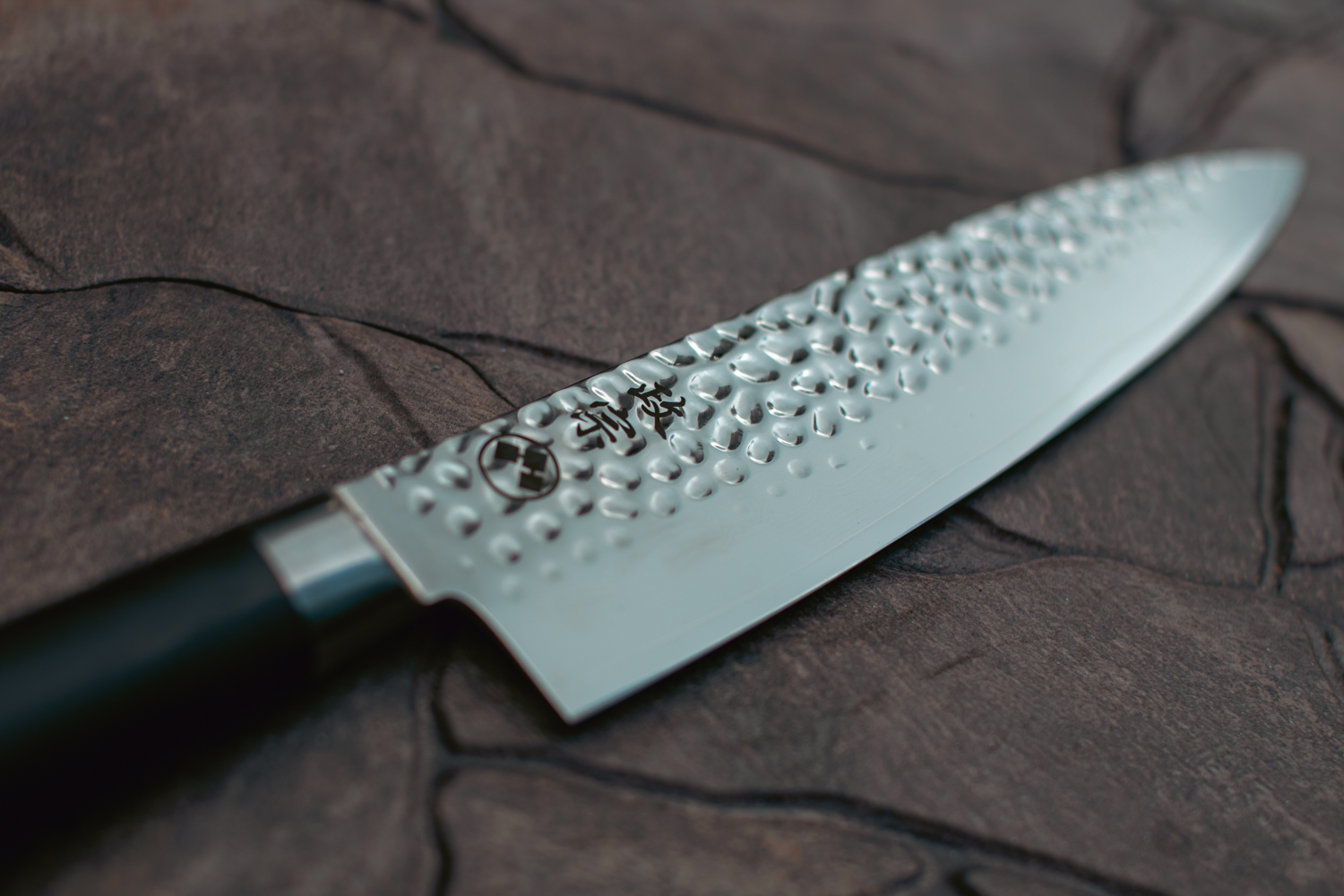 Senshi Hammered Damascus Gyuto - Imagen 3